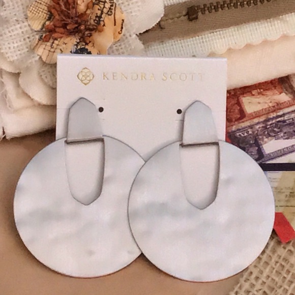 KENDRA SCOTT • Silver Diane Statement Earrings - Picture 4 of 4